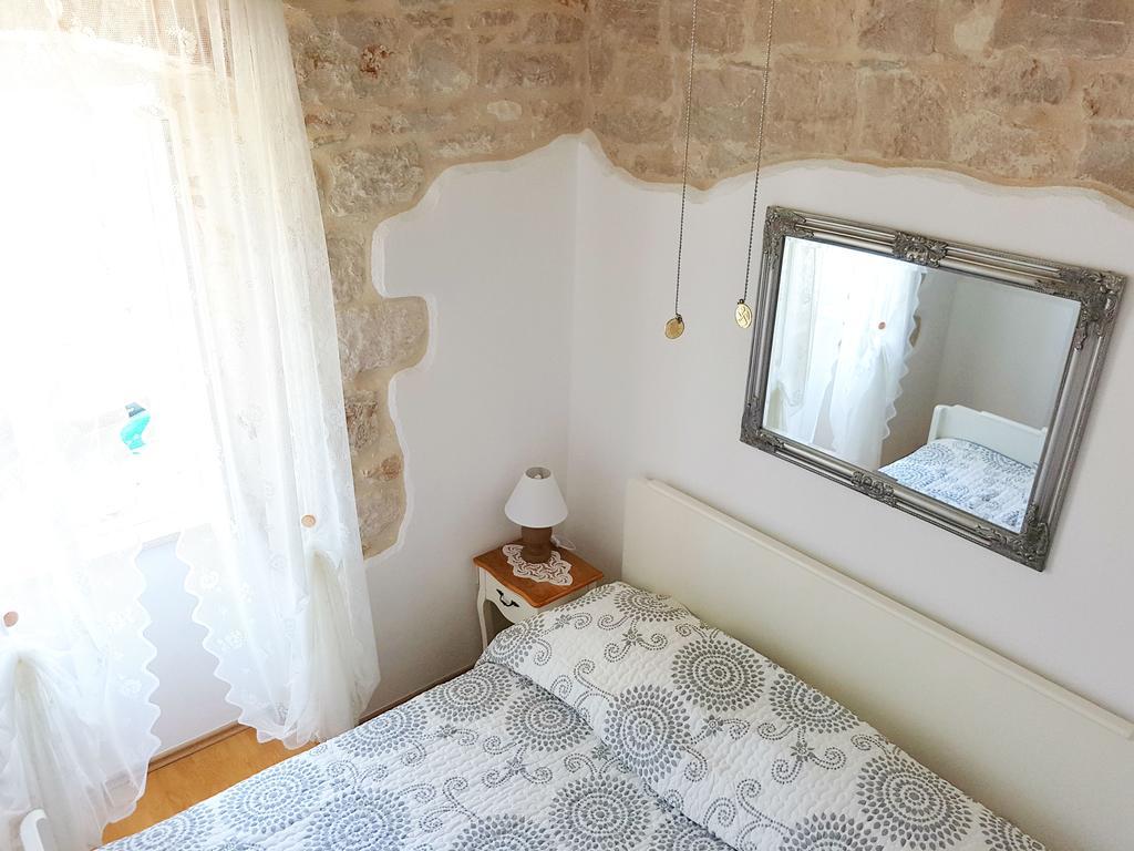 Apartamento Castel Nonna Franka Sutivan Exterior foto